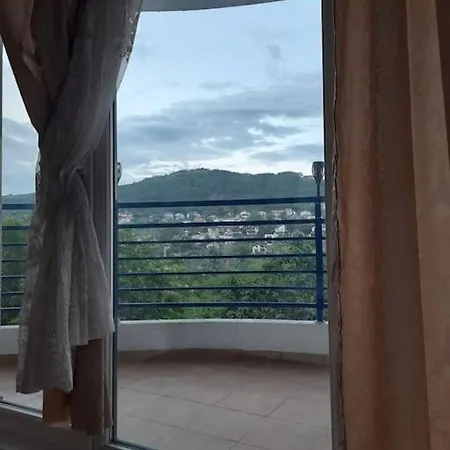 Apartament In Cu Piscina La Bg بالشيك